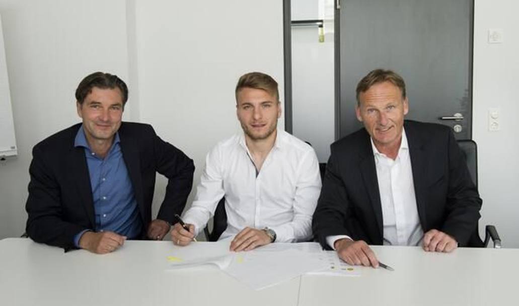 Il momento: Ciro Immobile firma un contratto quinquennale con il Borussia Dortmund. Guadagner 2 milioni di euro a stagione a salire